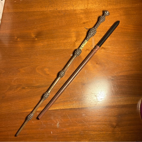 Harry Potter collection bundle- books, figurines, wands, book bag & more - Picture 14 of 17